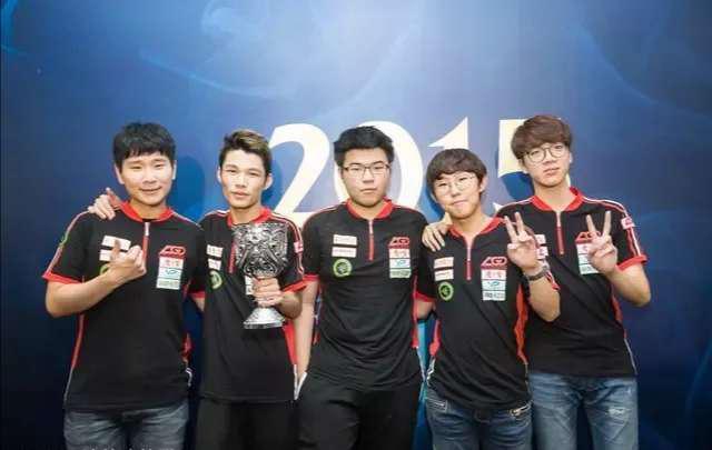 青岛男篮官方：段昂君季前赛遭遇左手舟骨骨折 目前已成功接受手术