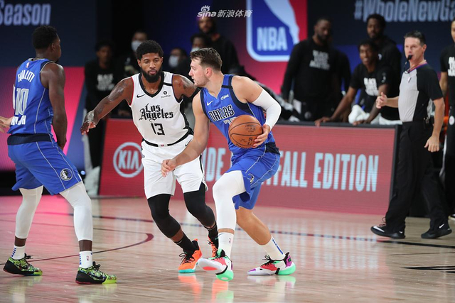 防线上的坚 防线上的坚