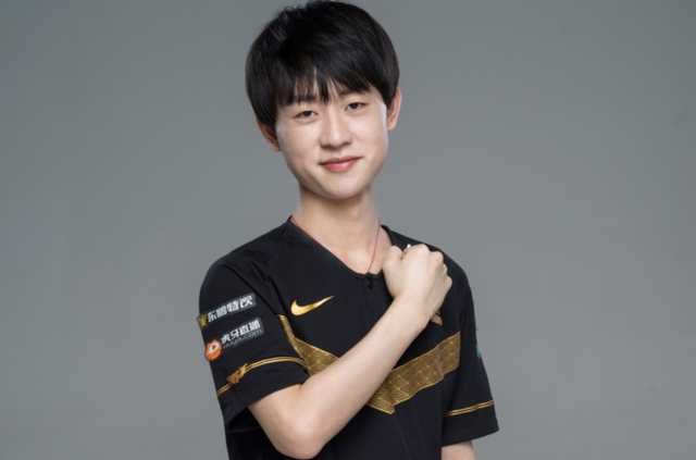 言此前对他 言此前对他